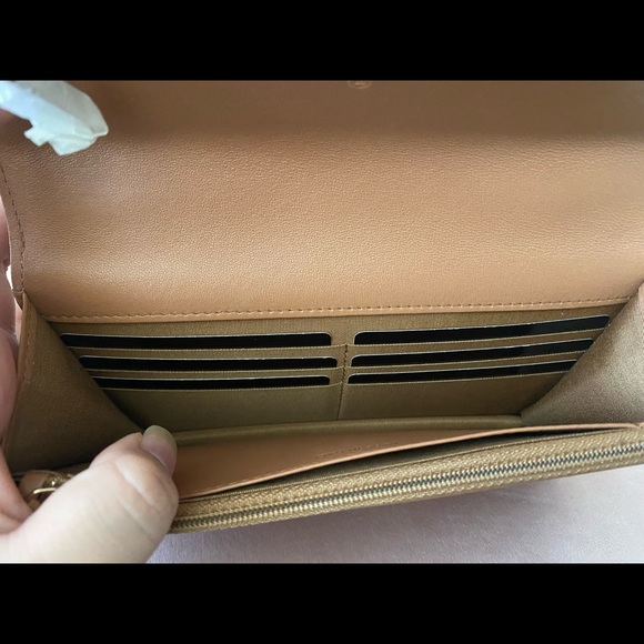 Chanel 19 WOC in caramel lambskin - Picture 5 of 8